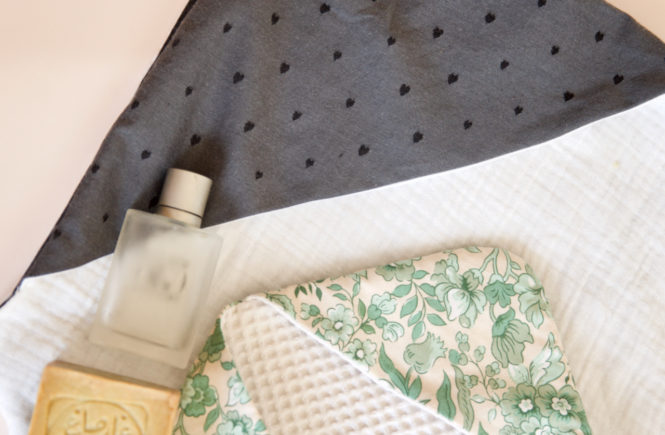 Notre nouveau patron pour les bébés et les poupées – La cape de bain Delphine !